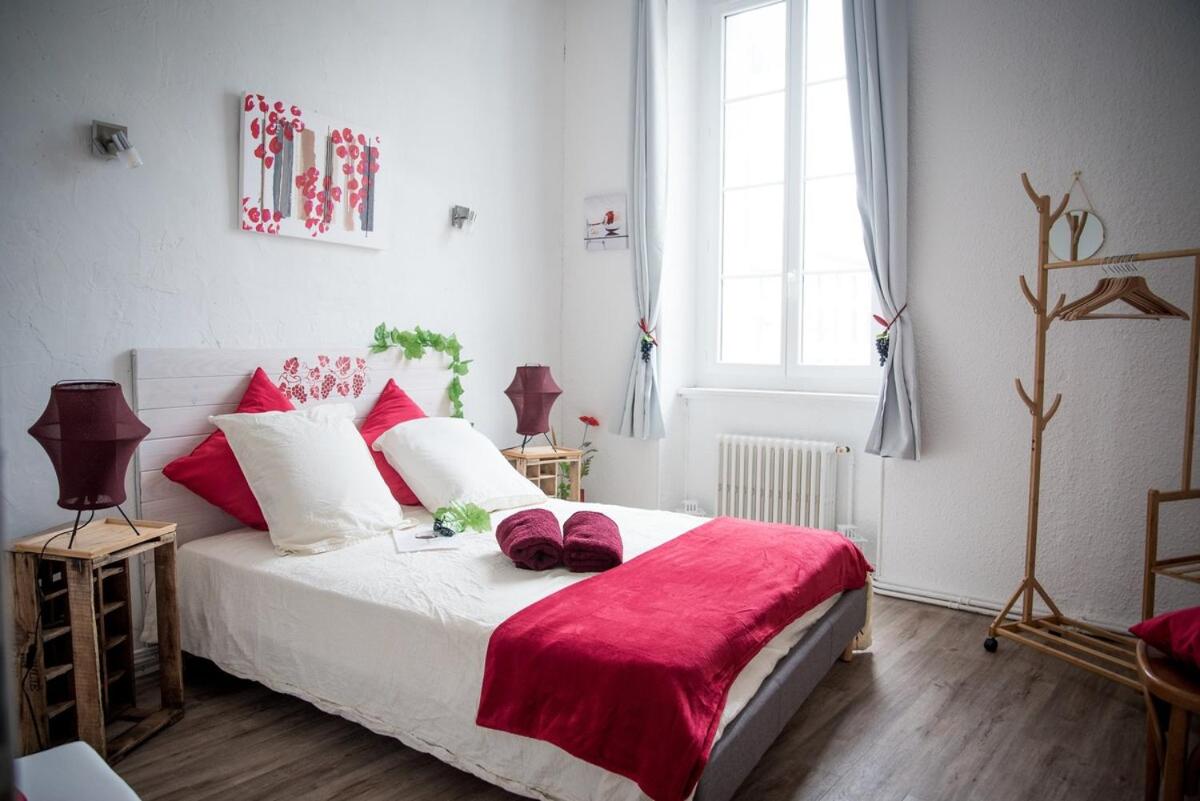 Qualys Vignoble parking, square view, close to city - B&B Carcasona