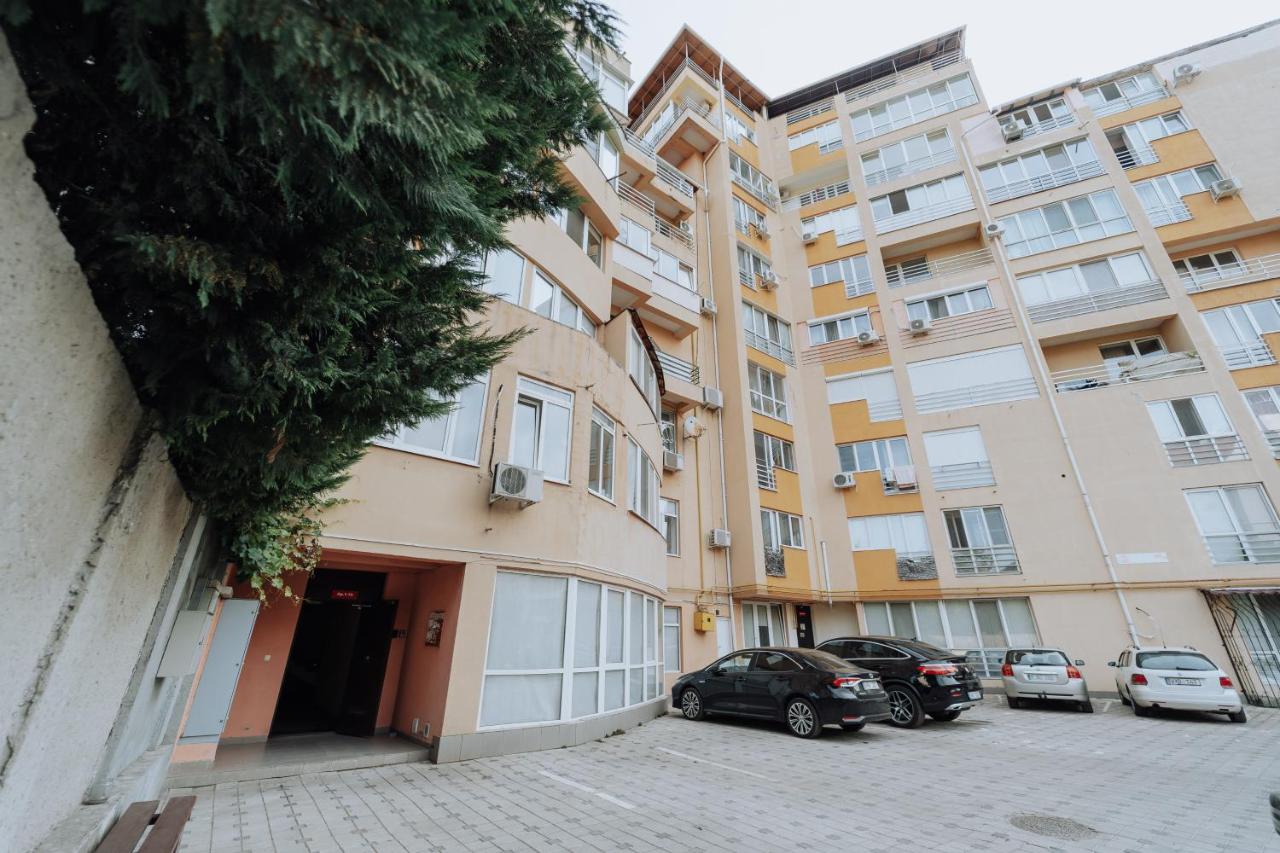 Quiet & Cozy 1BR Steps from Shopping Mall - B&B