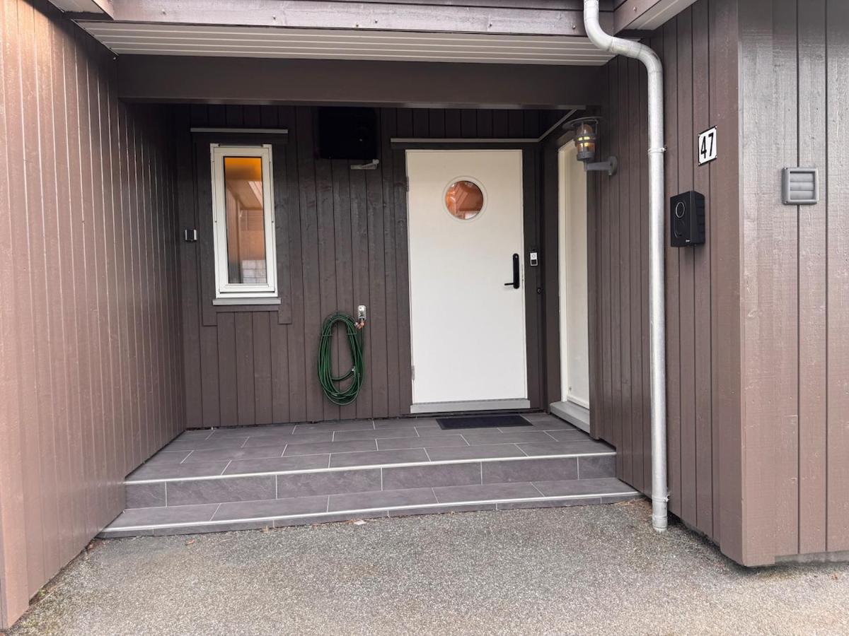 Modern apartment, large terrace free parking and Wallbox - B&B Ytraland