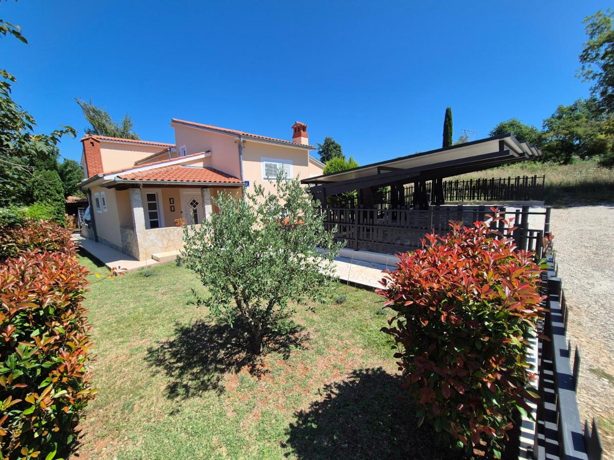 Sunny Garden Villa with Pool - Chambres d’hôtes Loborika