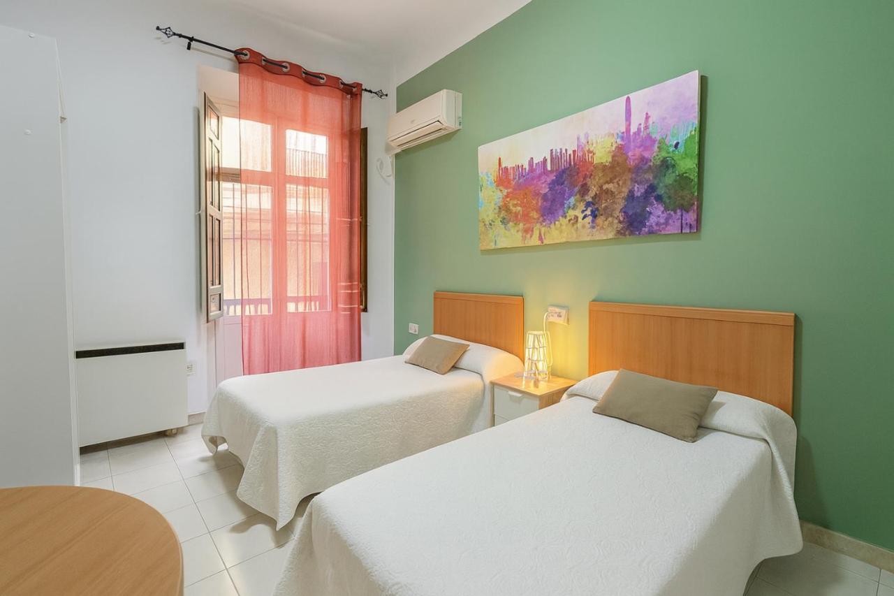 Standard Twin Room with Shared Bathroom