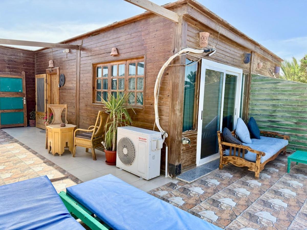 Beach front studio with huge roof top terrace - Bed and Breakfast Dahab