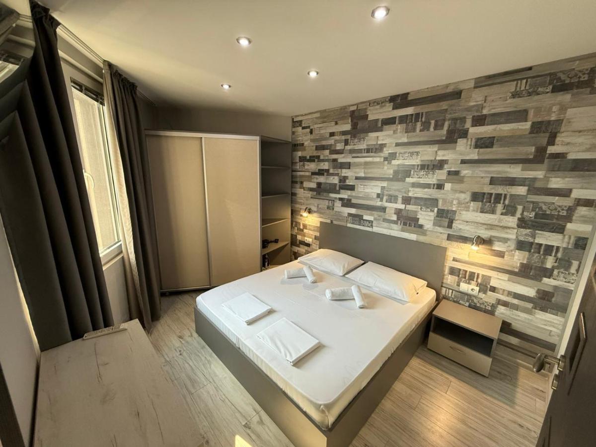 One-Bedroom Apartment with City View