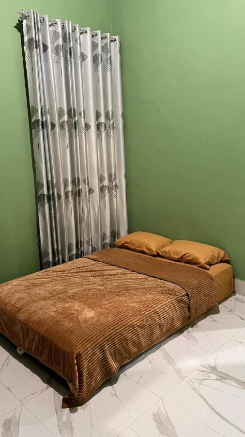 Room #1457952203
