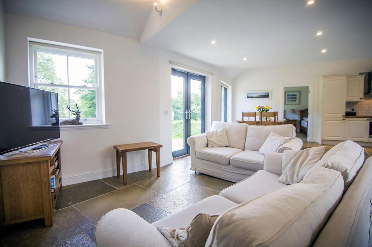 Wishing Well Cottage at Loch Tay and Hot Tub - Chambres d'hôtes Lawers