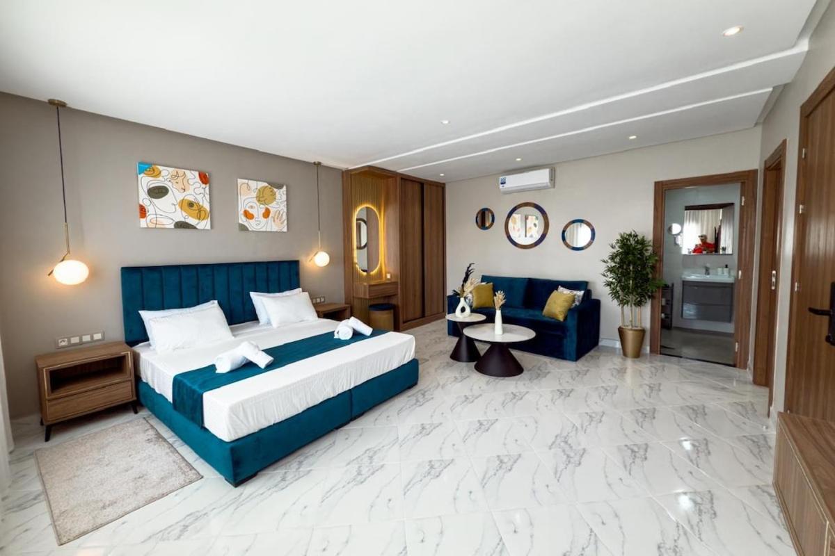 Chic Ocean-View Studio with Grand Terrace - B&B Al Hoceima