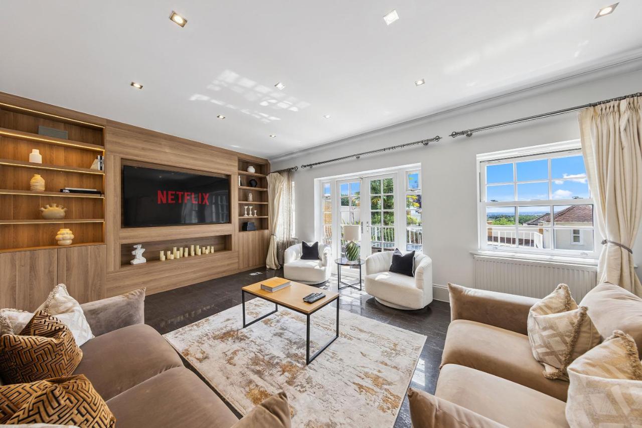 8BR Premium Mansion with Event Hall, Cinema and Game Room - B&B