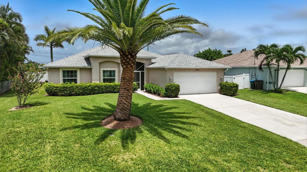 SEASHELLS PALMS Getaway heated Pool - B&B Cape Coral