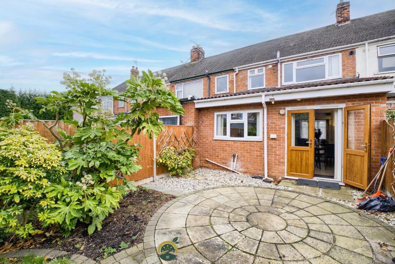 Low rate Near Coventry College & Warwickshire Hospital -3 Bedroom house with free Netflix, Wi-fi, Parking & Garden, 22DSC - B&B