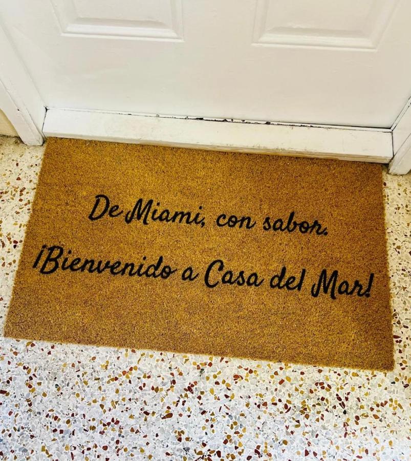 Modern 2BR Retreat with Balcony Coffee Bar and Parking Near Downtown - Bed and Breakfast Miami