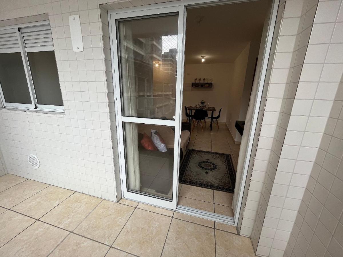 Apto- 2 dormitórios com Sacada- WI FI - vaga garagem- Praia da Guilhermina, próximo da Feirinha da Guilhermina - B&B Praia Grande