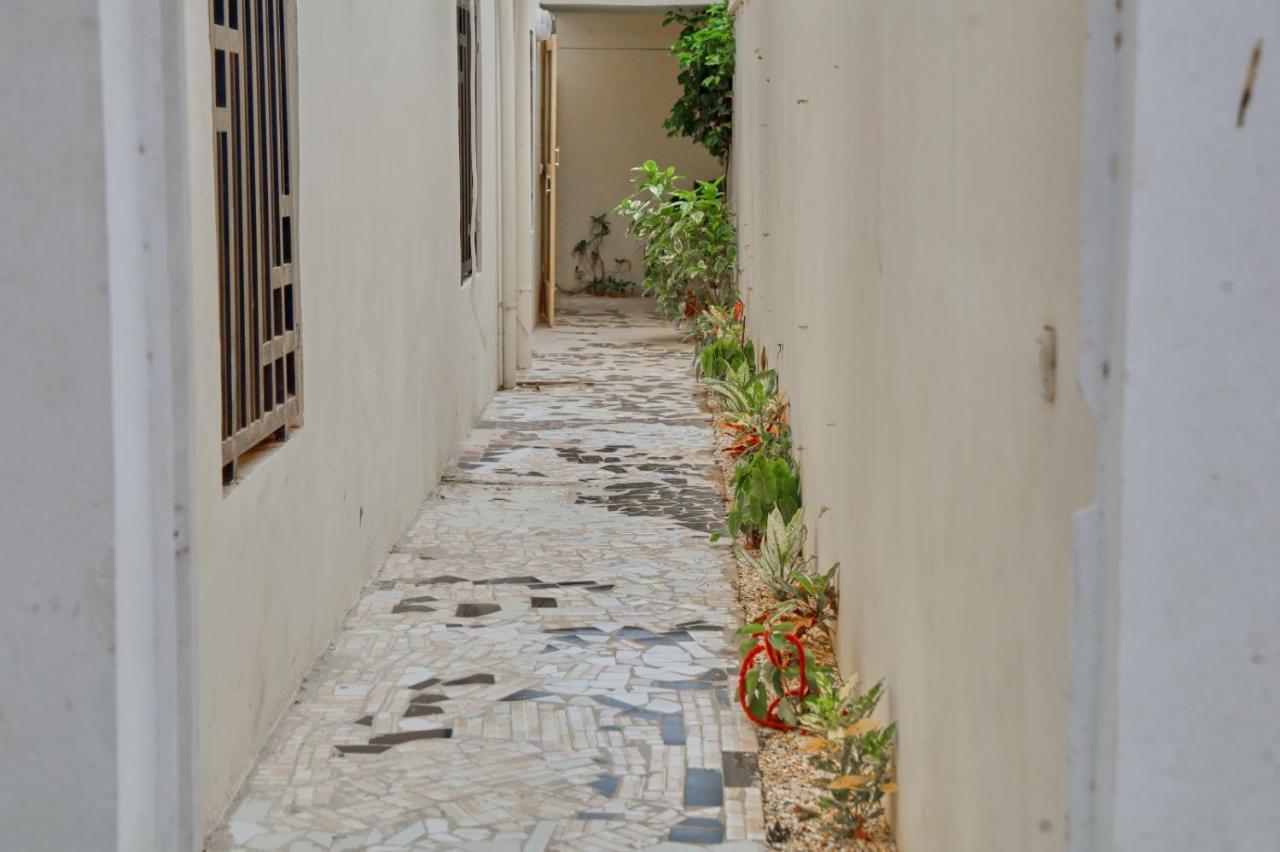à 80 metres de la plage appartement avec entrée indépendante de 1 salon 1 chambre 2 salles de bain - B&B