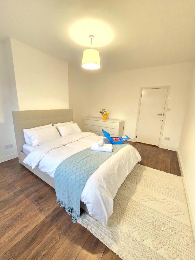 2bedroom sleeps 5 Raynes Park London 30min to Central London Family Friendly - B&B Raynes Park