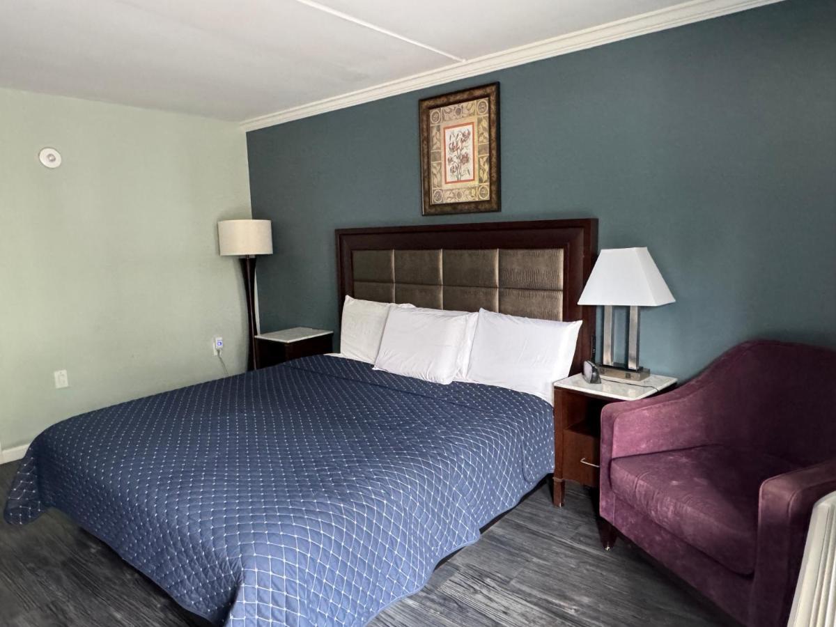 Deluxe King Suite