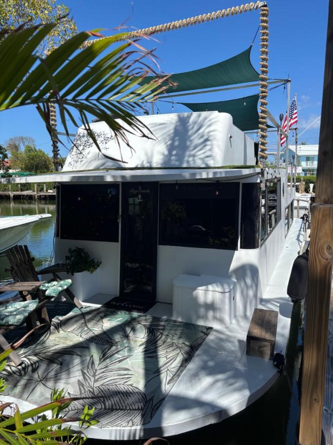 Baycation Houseboat - Bed and Breakfast Tavernier