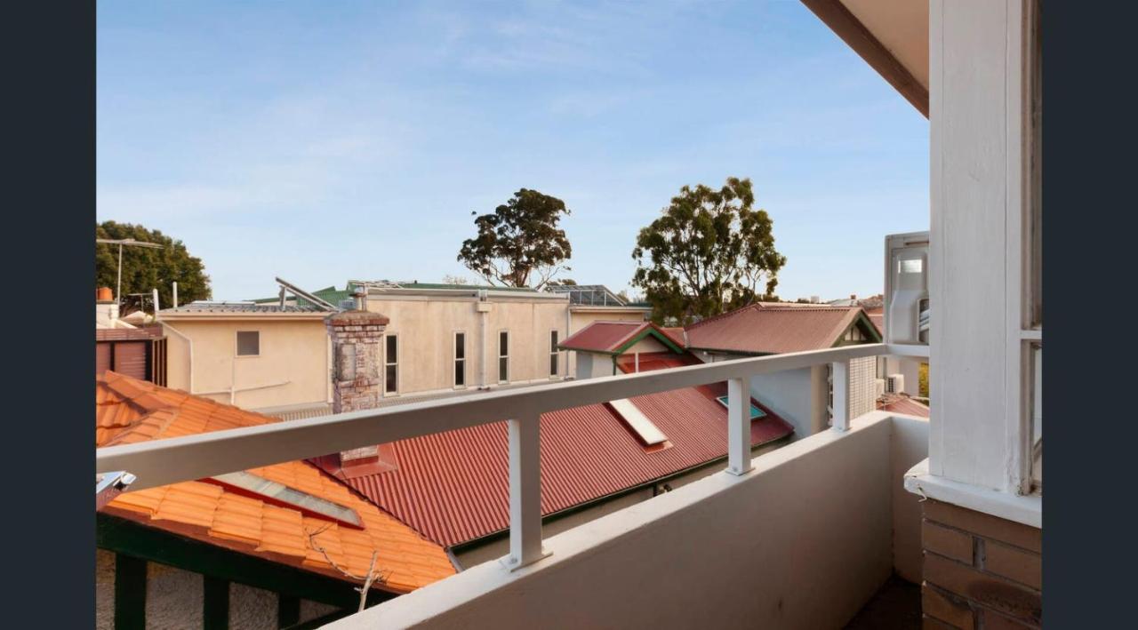 St Kilda West Beach Trackside with Car Park - B&B Melbourne