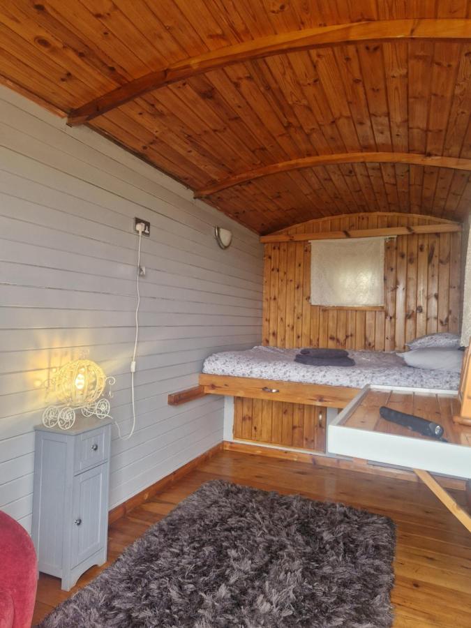 Nathans Shepherd's Hut - B&B Chorleywood West