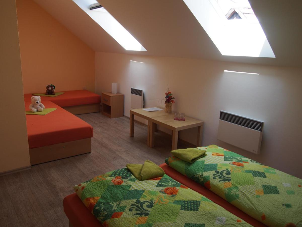 Vierpersoonskamer met Gedeelde Badkamer