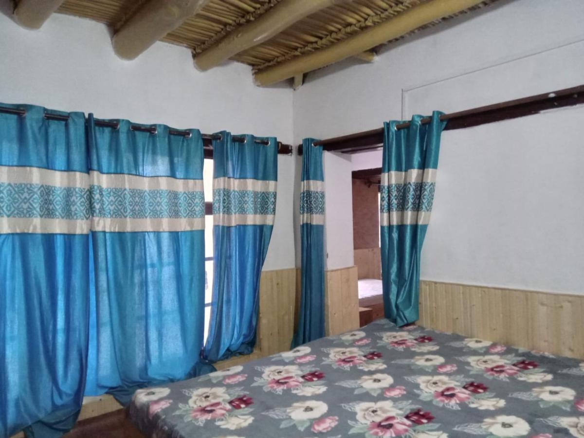 Room #1427388704