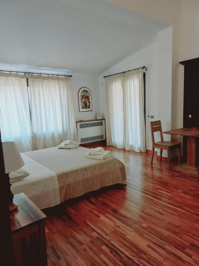 Doppelzimmer mit Whirlpool-Badewanne