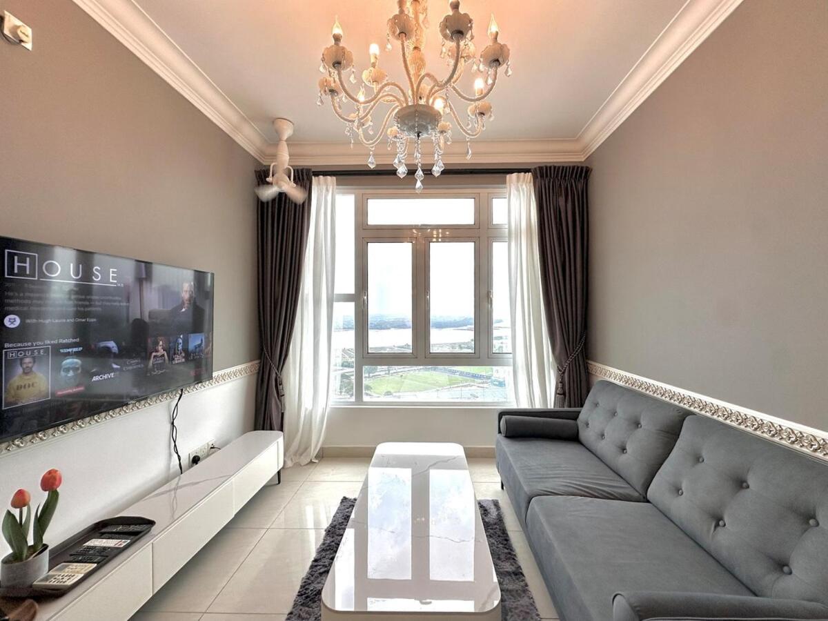 Golden Sand Couple Suites near CIQ 1B1B - B&B Johor Bahru