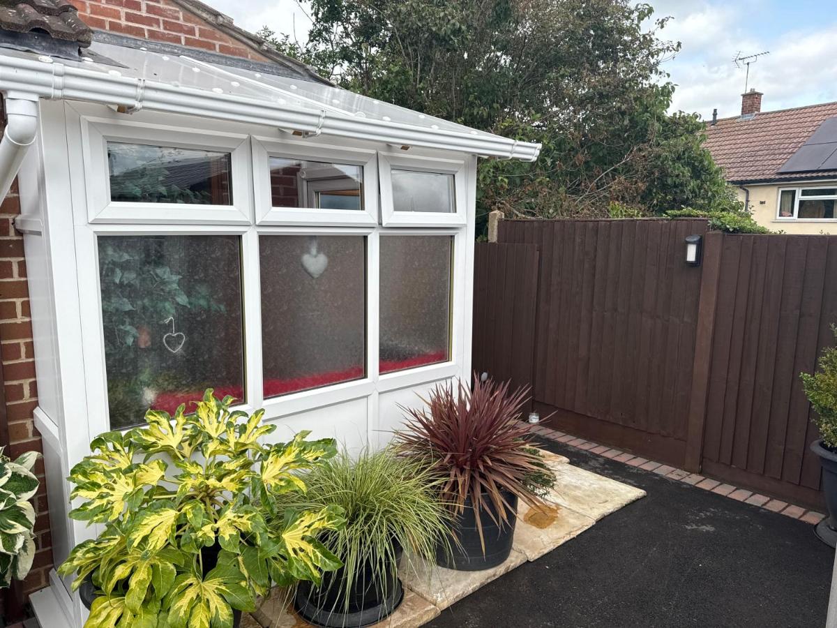 16 BENTLEY ROAD - Uttoxeter, ENTIRE HOLIDAY HOME, COSY ACCOMMODATION - B&B