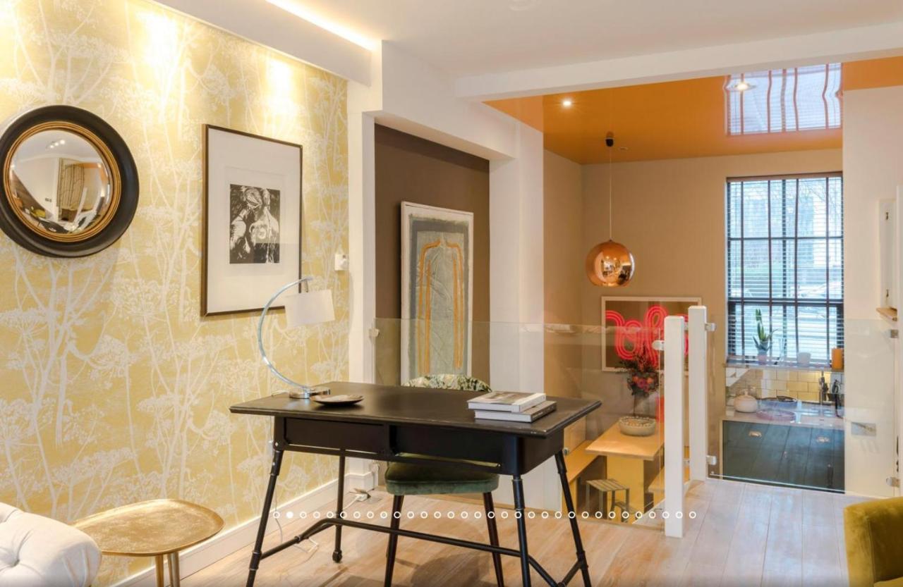 Neon Melody - Playful 2 Bedrooms by London Bridge - B&B