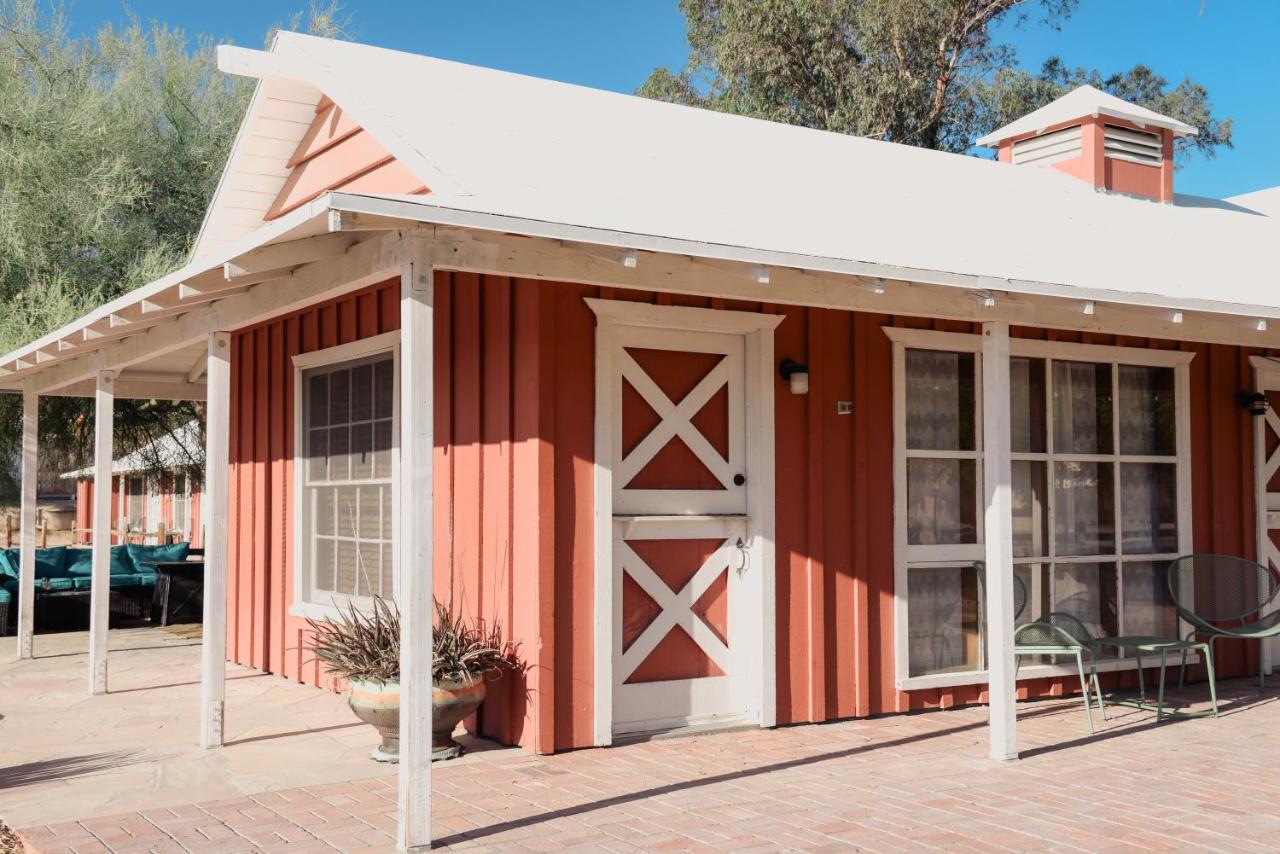 Room 1 - Downtown Joshua Tree Motel - Pet Friendly - Walk to Shops & Visitor Center, Minutes to Park Entrance - Chambres d'hôtes Joshua Tree