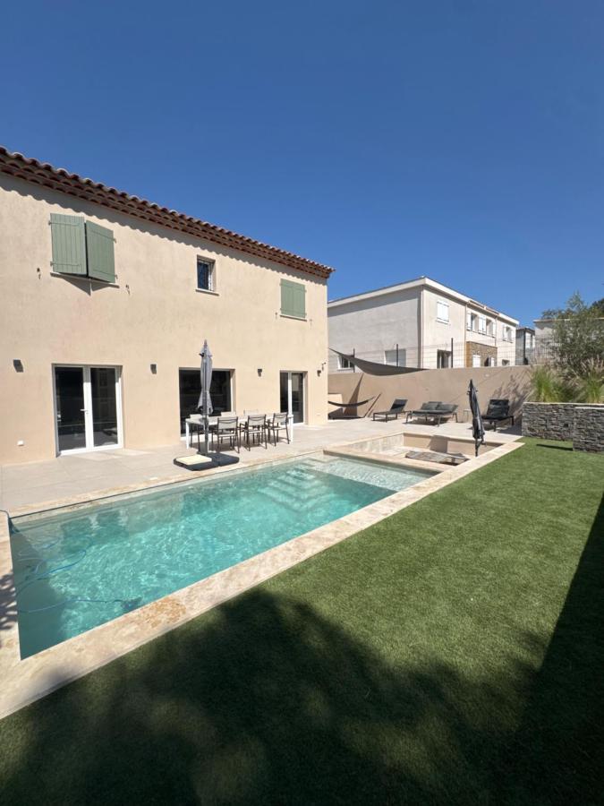 Magnificent new villa with swimming pool - B&B