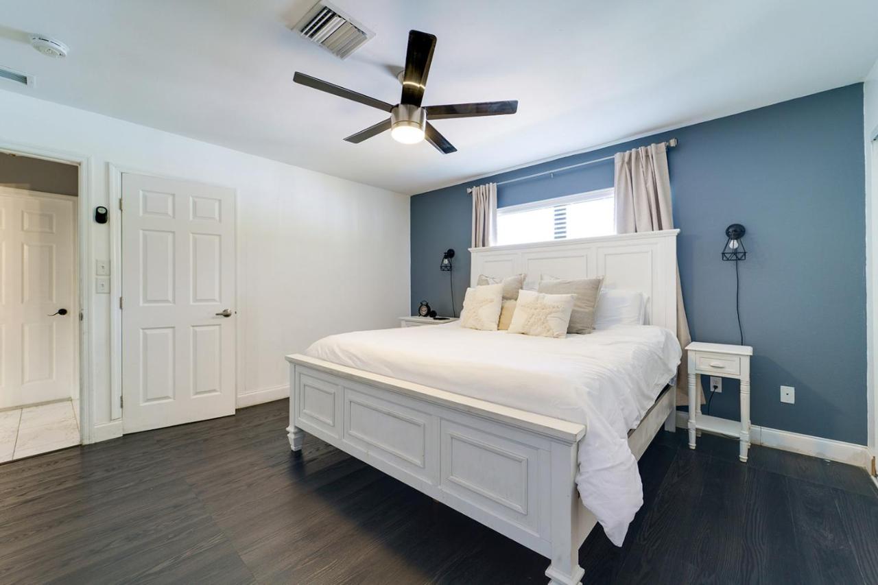 Lounge Area Office Fenced Yard Near It All - Bed and Breakfast North Port