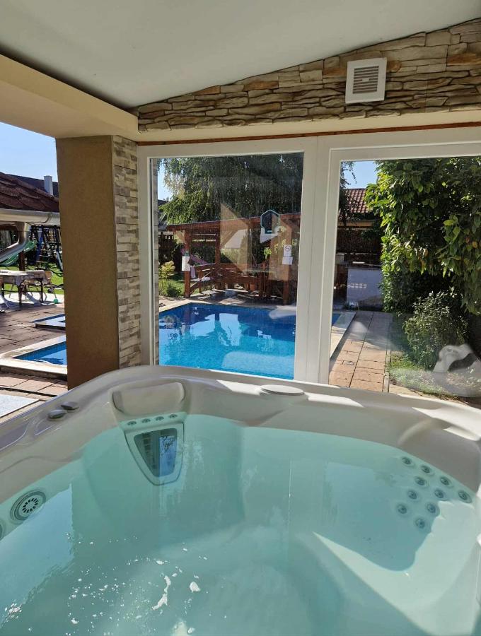 Médea Apartman - B&B Bük