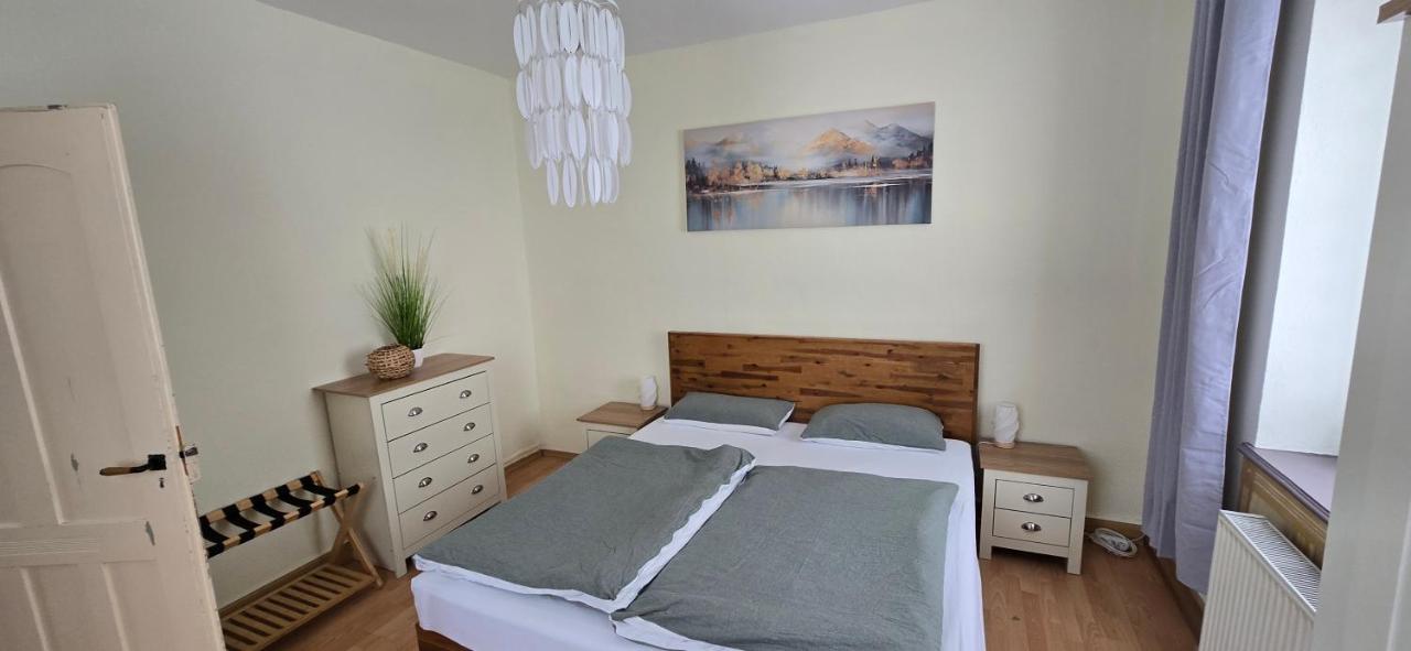 Vier Zimmer Appartment mit Küche & Bad - B&B