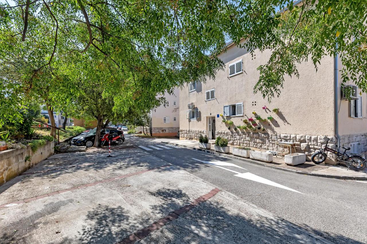 Modern City Center Apartment Max - Bed and Breakfast Makarska