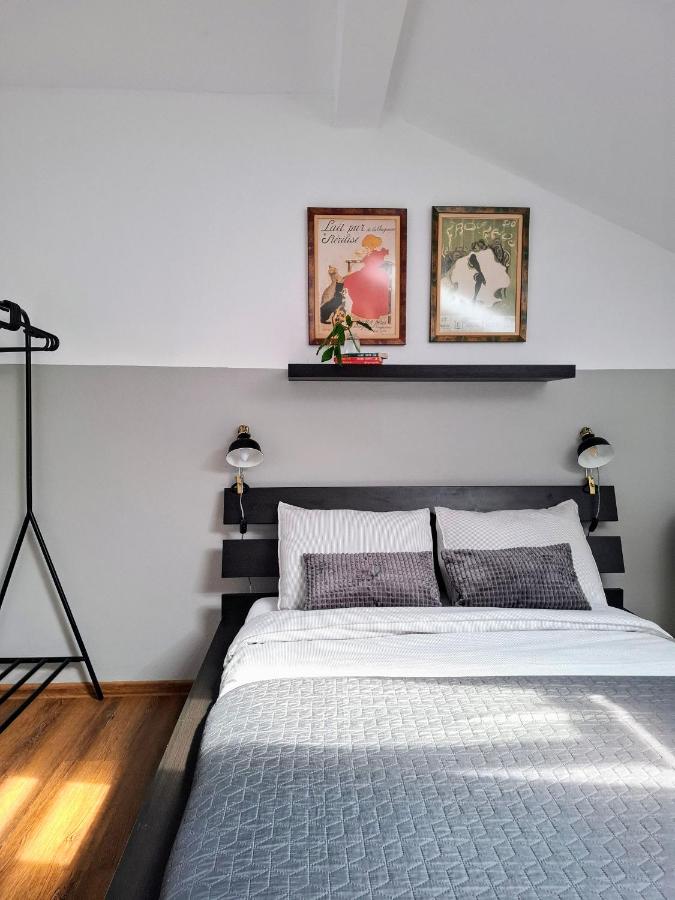 Room #1472445103