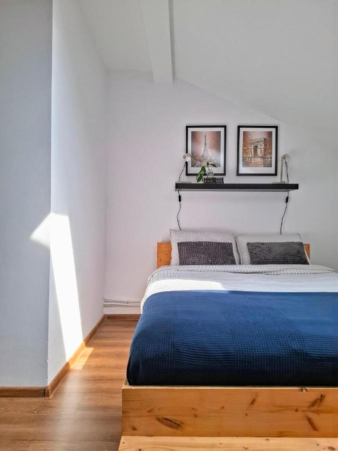 Room #1472445104