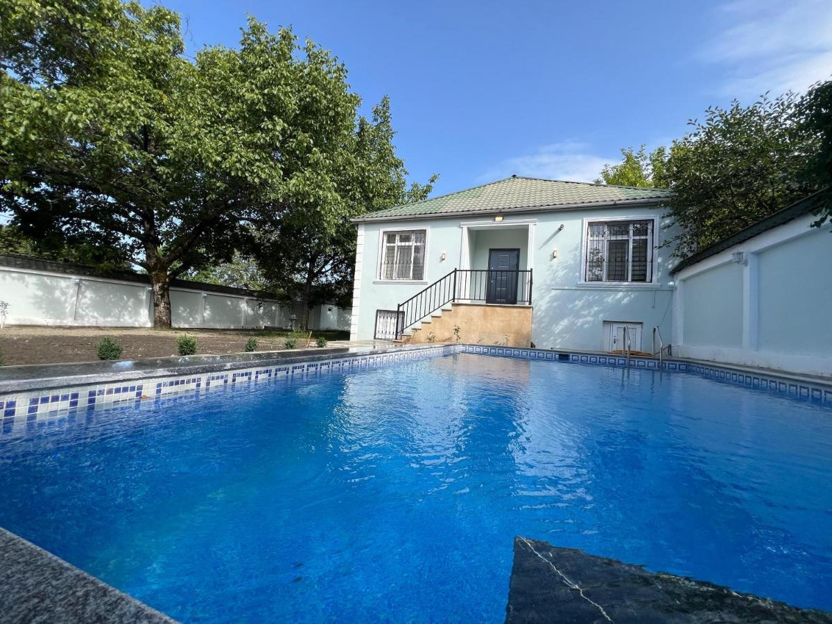 Central House with Family Friendly Pool and Mountain View - B&B Gabala