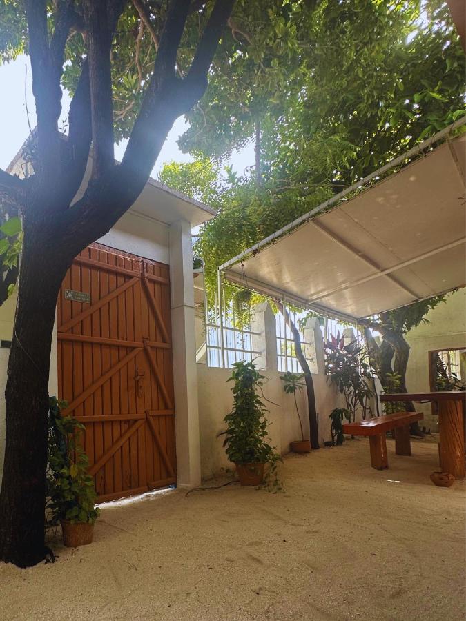 Bahaaru Villa Surf and Stay - B&B