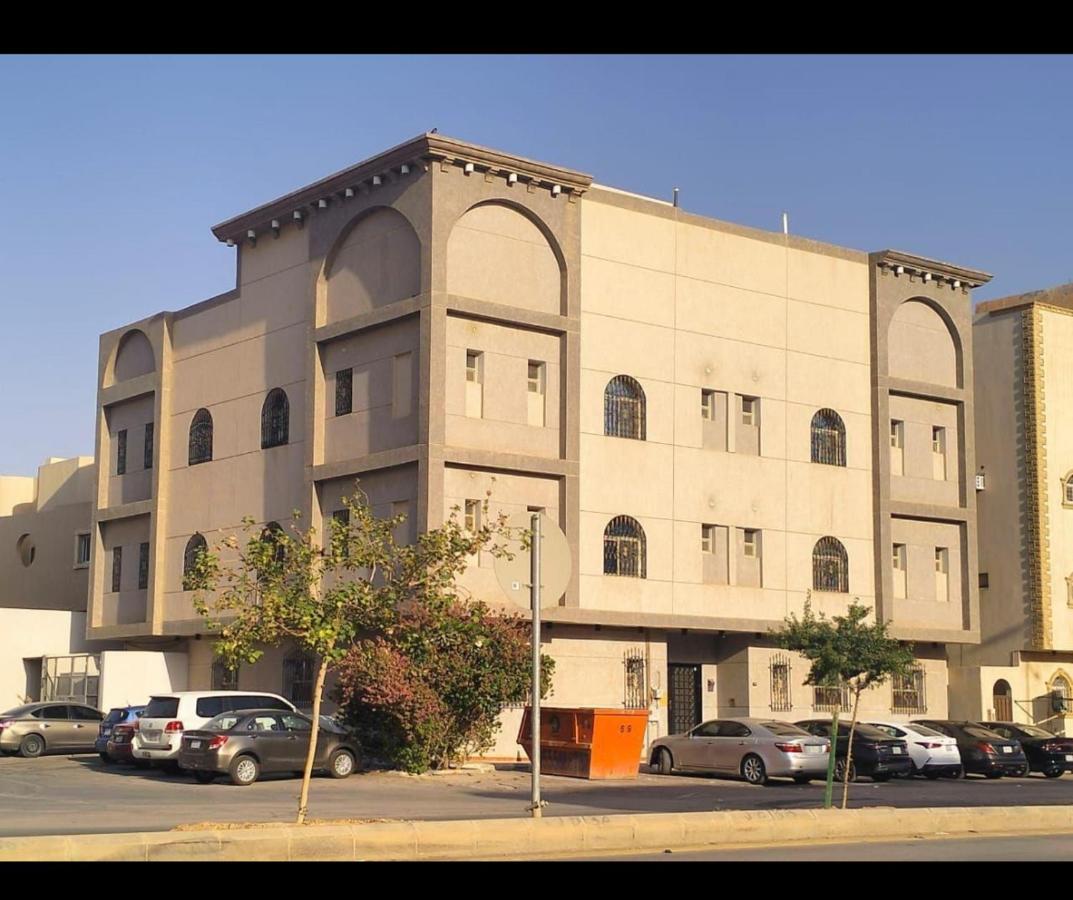شقة فندقية من غرفة نوم وصالة بمدخل ذكي قرب البوليفارد - B&B Riyad