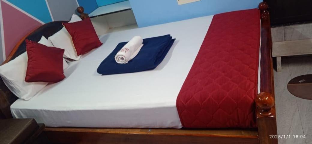 PANMOZHI RESIDENCY home stay - B&B