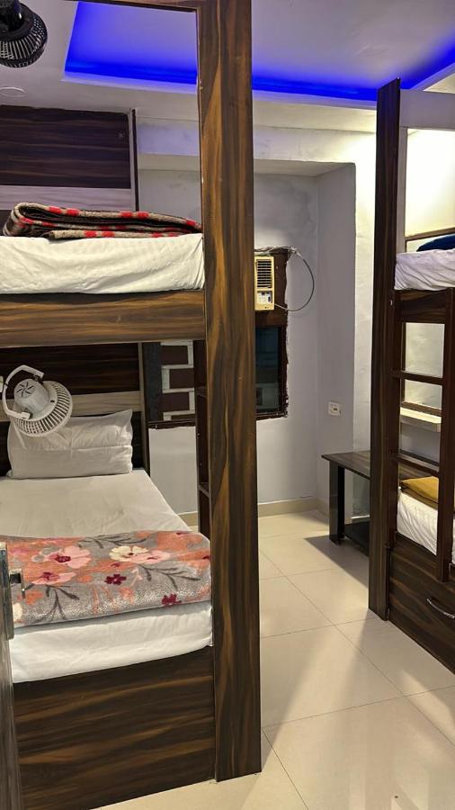 Bed op een Mannenslaapzaal