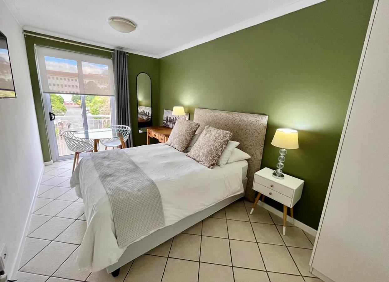 Escape to 205 in Stellenbosch central-free parking - Bed and Breakfast Stellenbosch