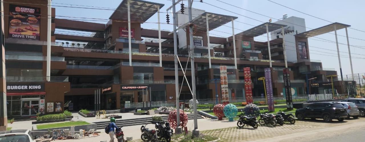Anom Stays - B&B Greater Noida