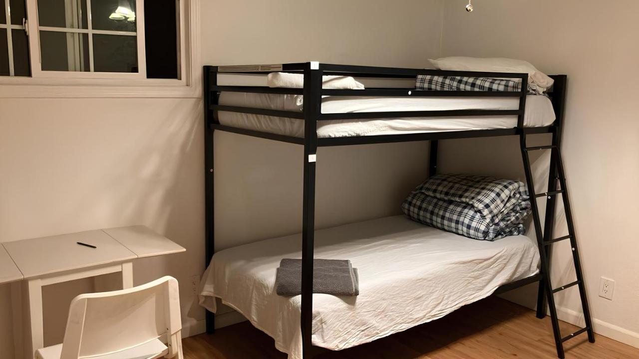 Bed in een Slaapzaal voor Mannen met 4 Bedden