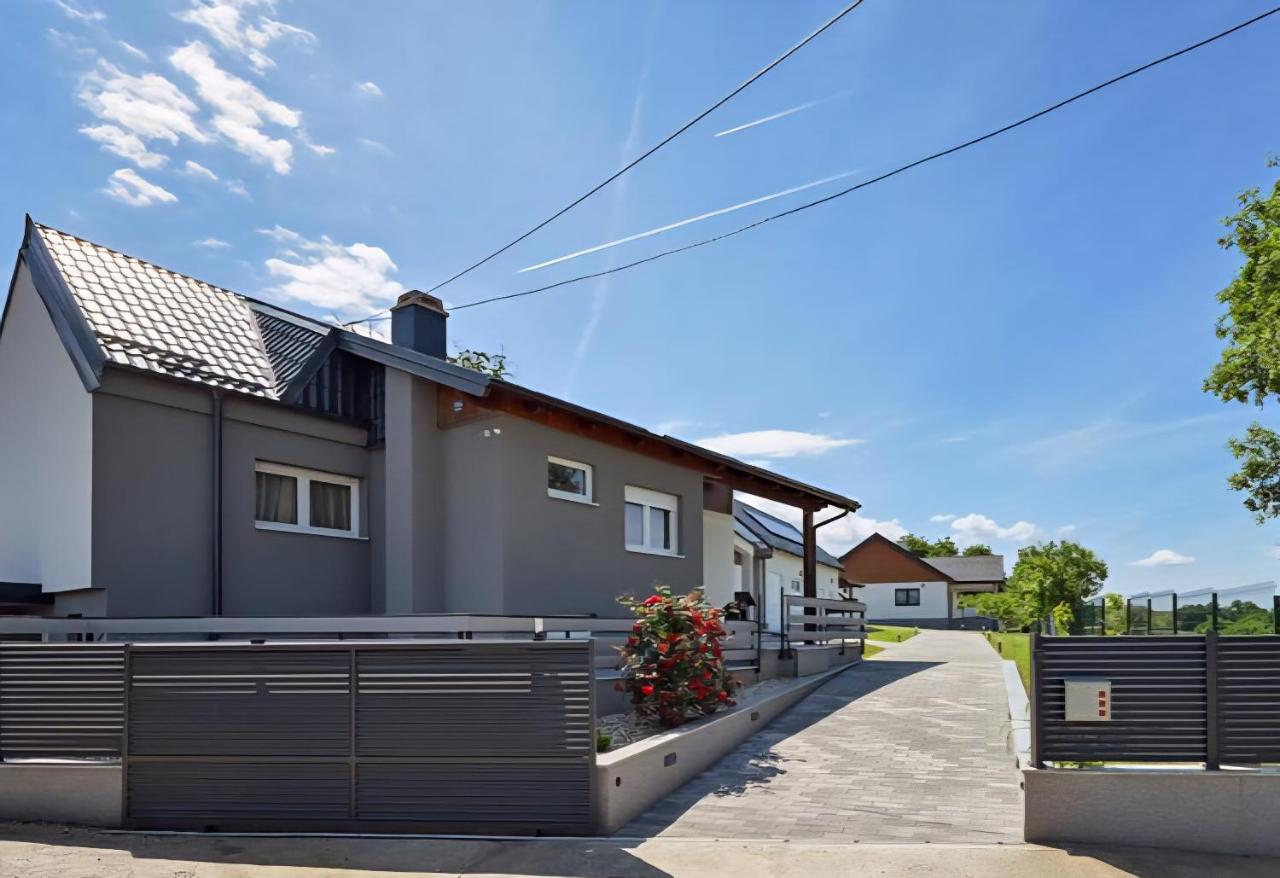 Vila Roza - Bed and Breakfast Husinec