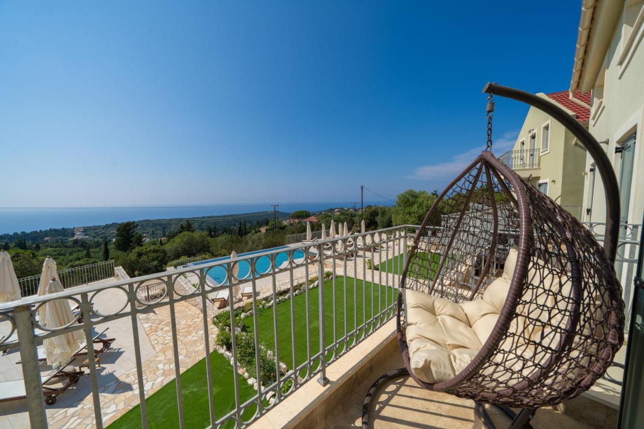 Two-Bedroom Deluxe Apartment with Balcony