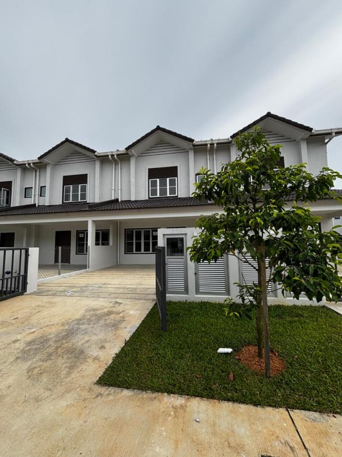 Homestaymsenyumiays Netflix KLIA 15 min - B&B Kampong Pelembang