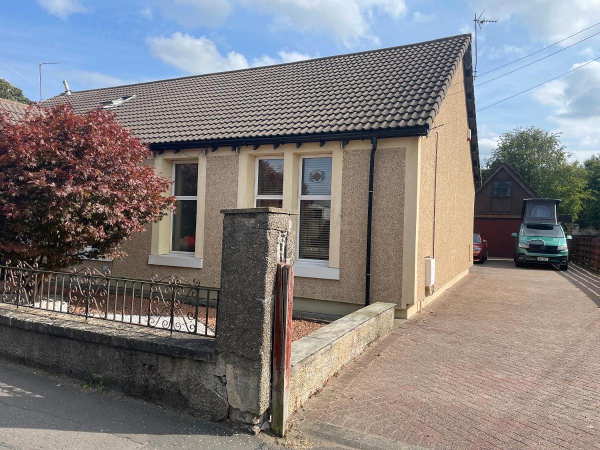 Quirky Cottage Central Bathgate - Chambres d’hôtes Bathgate