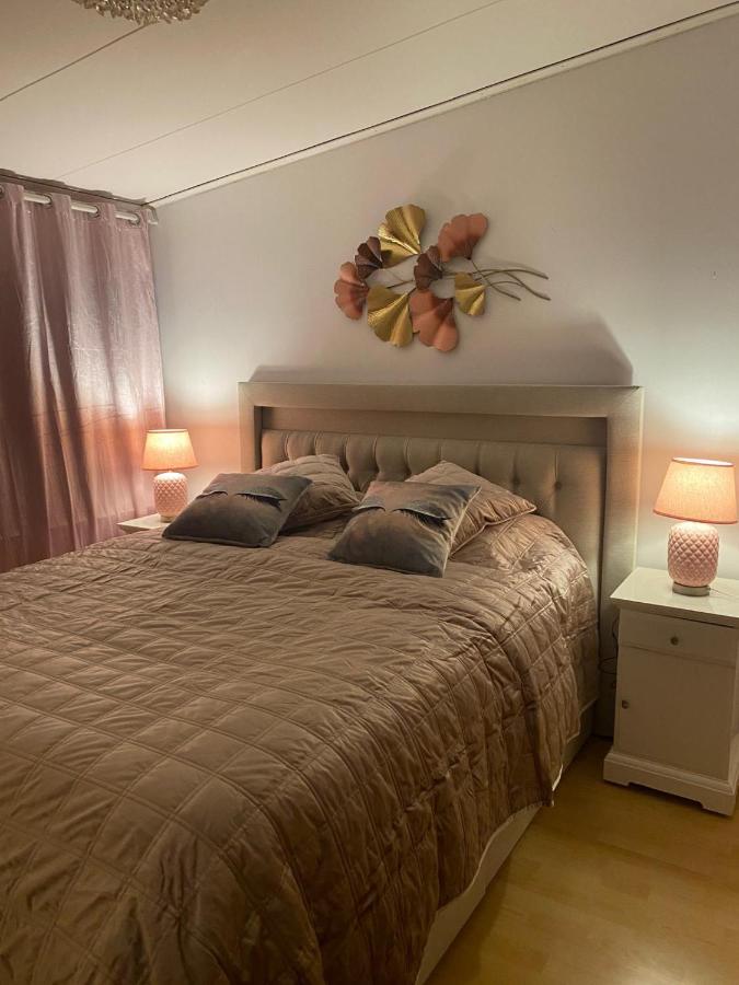 Genourus 4 bedroom family home - B&B