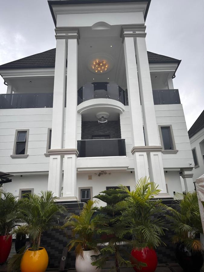 Bespoke Terraces - Chambres d’hôtes Benin City