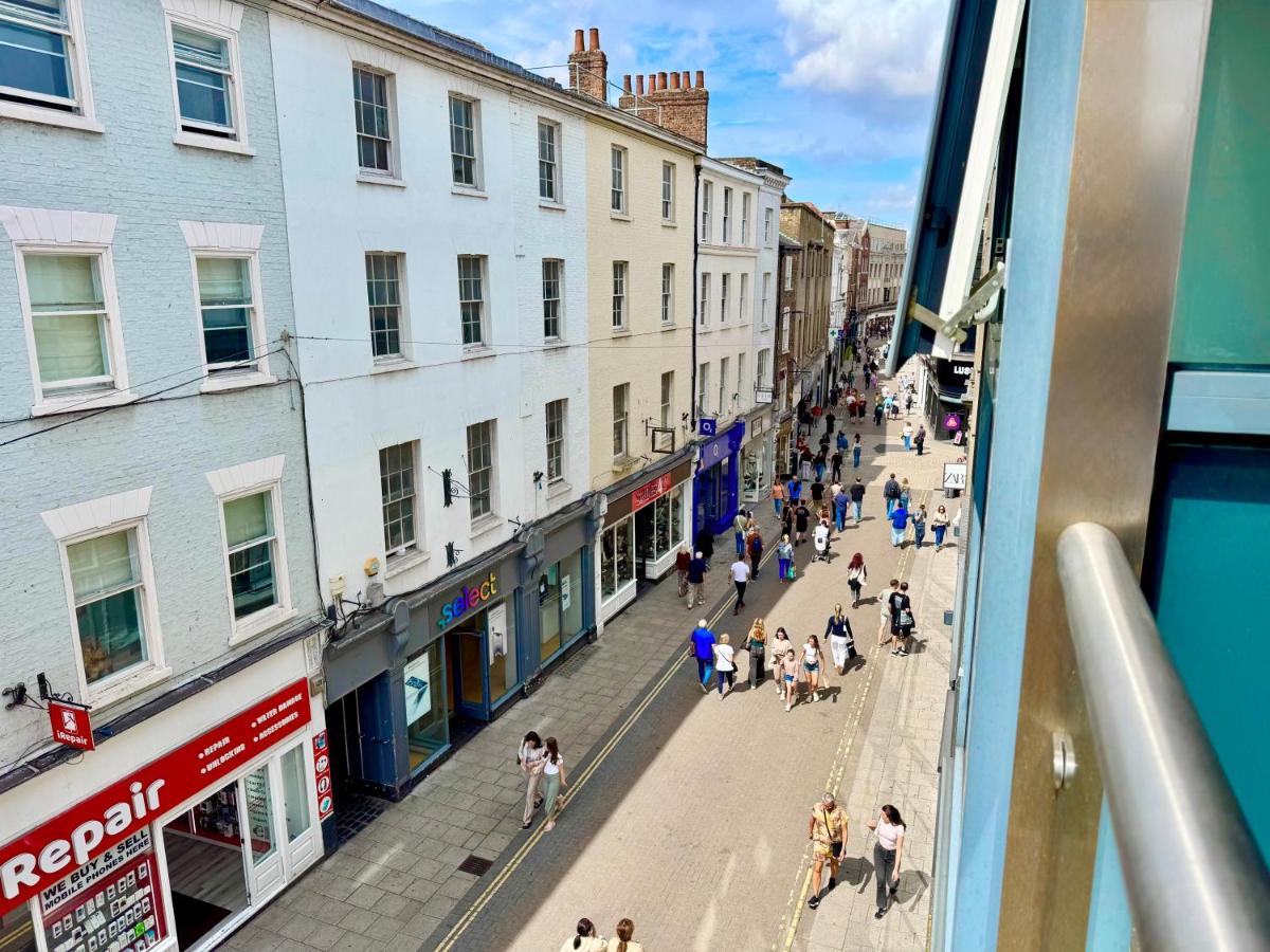 Modern 2-Bed Apartment in York City Centre - Walk to Shambles and Top Attractions - B&B York